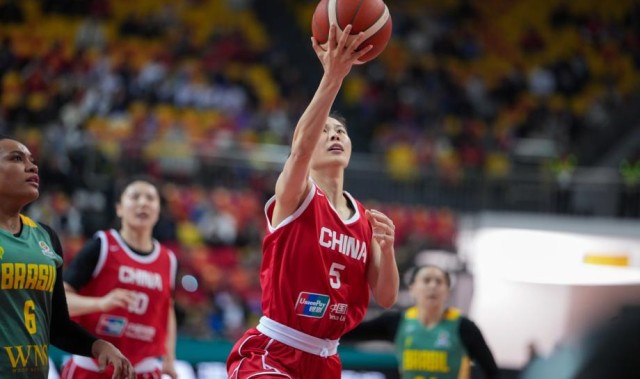 王思雨21+3 中国女篮加时险胜巴西取得热身赛首胜