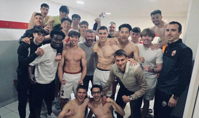 在线娱乐-最大希望！张家鸣留洋3场3球成大腿：只差2场拿到英超劳工证|伯恩利|球员|拜仁|台球|联赛杯_新浪体育_新浪新闻