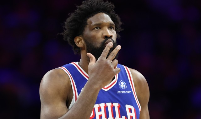 比德几年？过去七场比赛 恩比德场均砍下31.7分7.7板4.9助