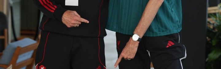 立即玩-渣叔也有1米9！克洛普与2米01的高佬克劳奇合照，只矮半个头