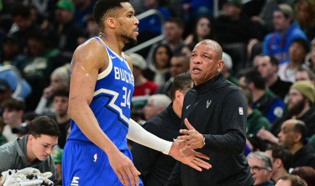 视讯游戏-被翻34分，再大领先都无法赢球，难怪超级巨星想要交易离队了|雄鹿|老鹰|NBA常规赛|扬尼斯-阿德托昆博|密尔沃基雄鹿队_新浪体育_新浪新闻