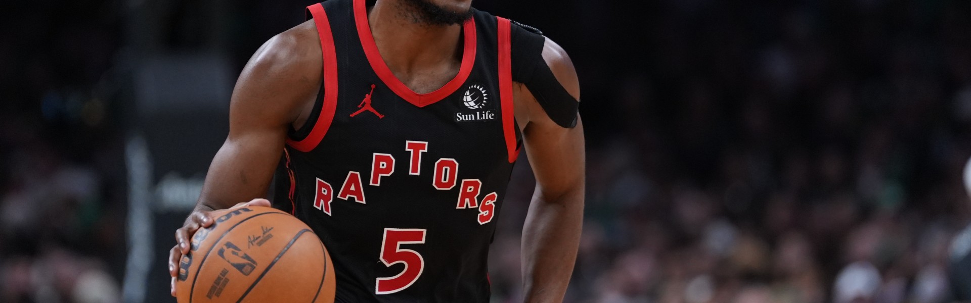 视讯游戏-美记：猛龙比以往更愿意交易首发控卫奎克利 同时有意浓眉&amp;小萨