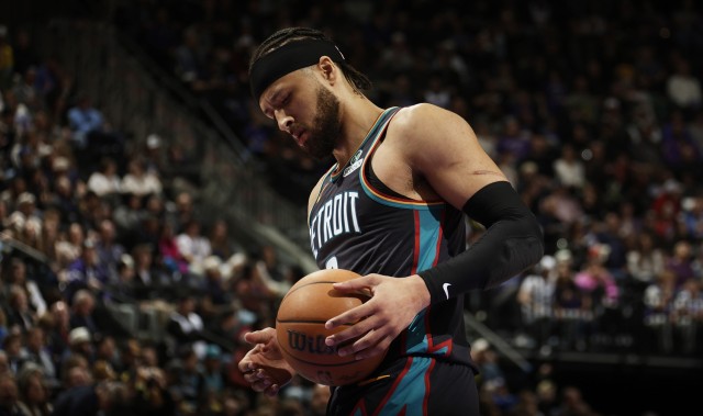 在线游戏-16中3&amp;三分7中0得10分！奥特：我们换防坎宁安对他进行持球压迫