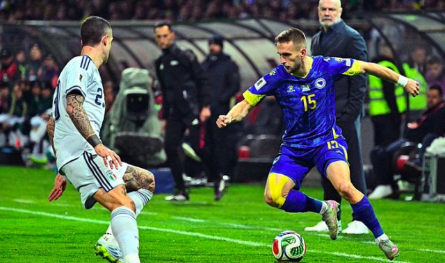 真人游戏-2-5！灾难红牌毁掉附加赛决赛 世界杯4冠王无缘美加墨 已12年缺席|意大利|波黑|射门|多纳鲁马|点球大战_新浪体育_新浪新闻